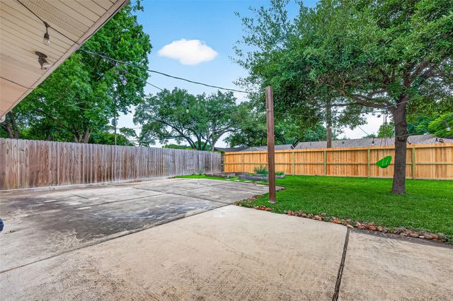 5422 Hummingbird Street, Houston, TX 77096