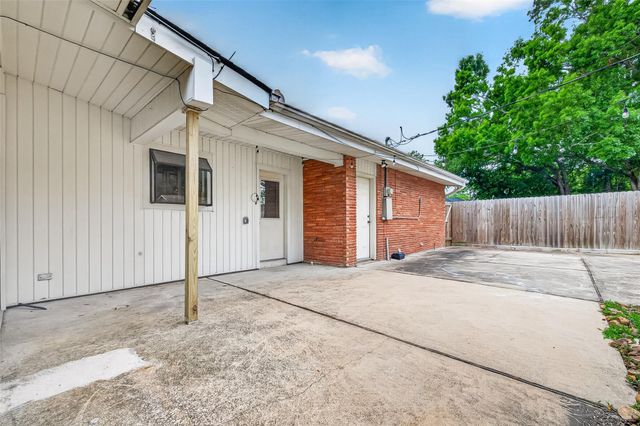 5422 Hummingbird Street, Houston, TX 77096