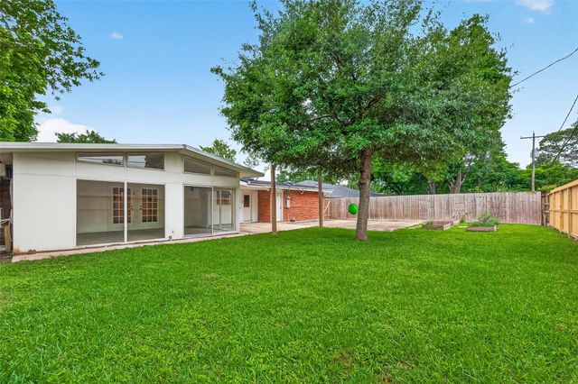 5422 Hummingbird Street, Houston, TX 77096