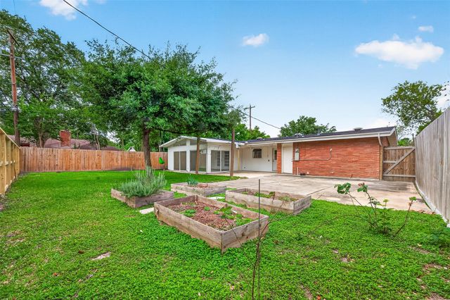 5422 Hummingbird Street, Houston, TX 77096