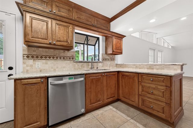 5422 Hummingbird Street, Houston, TX 77096