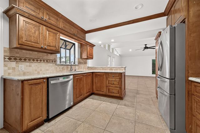 5422 Hummingbird Street, Houston, TX 77096