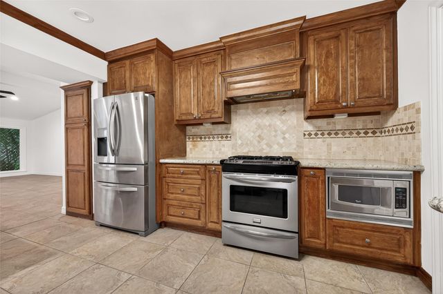 5422 Hummingbird Street, Houston, TX 77096