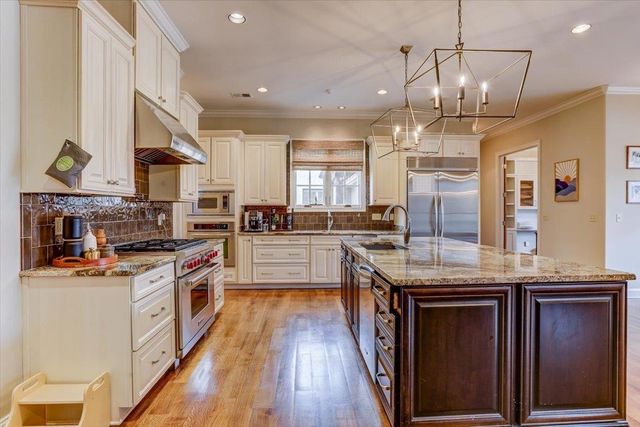 9258 ENCLAVE GREEN LN E, Germantown, TN 38139