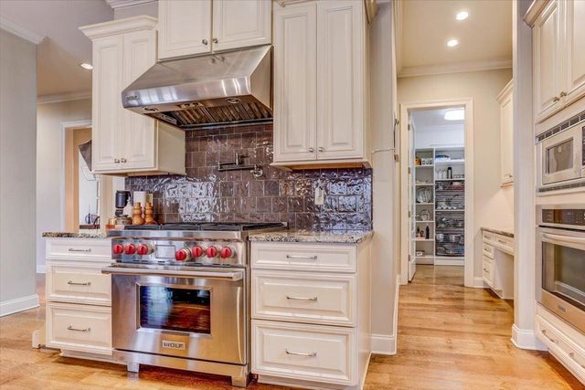 9258 ENCLAVE GREEN LN E, Germantown, TN 38139