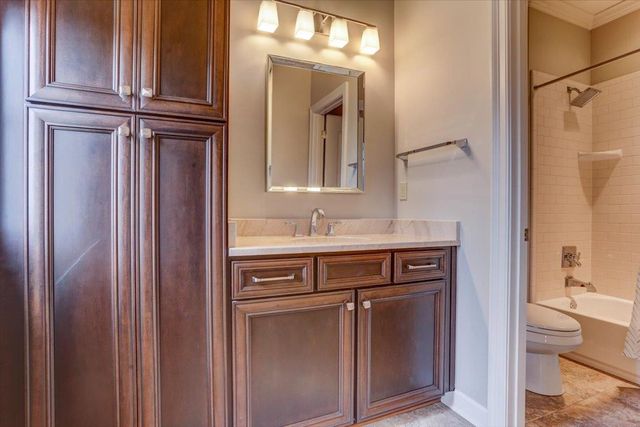 9258 ENCLAVE GREEN LN E, Germantown, TN 38139