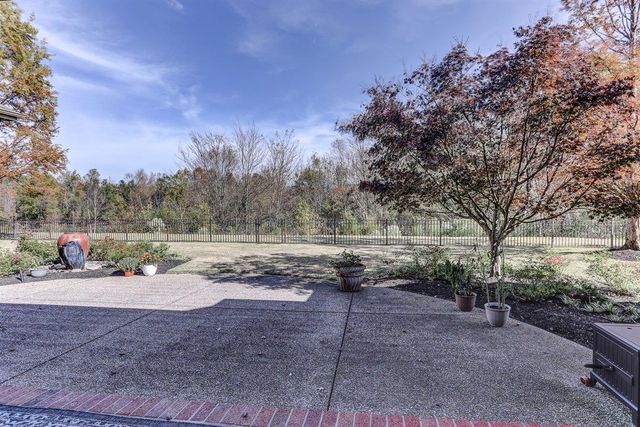 9258 ENCLAVE GREEN LN E, Germantown, TN 38139