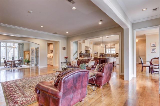 9258 ENCLAVE GREEN LN E, Germantown, TN 38139