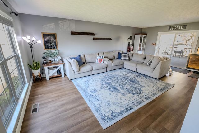 6614 Winbarr Way, Canal Winchester, OH 43110