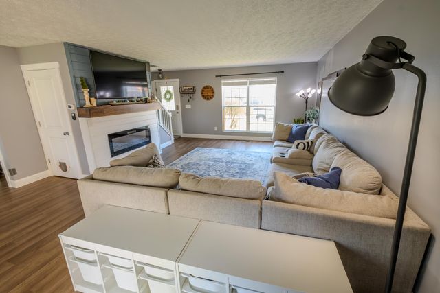 6614 Winbarr Way, Canal Winchester, OH 43110