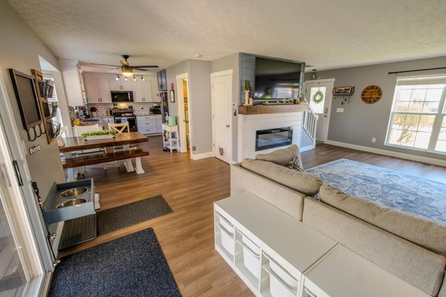 6614 Winbarr Way, Canal Winchester, OH 43110