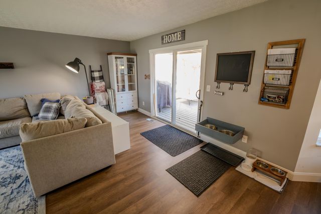 6614 Winbarr Way, Canal Winchester, OH 43110