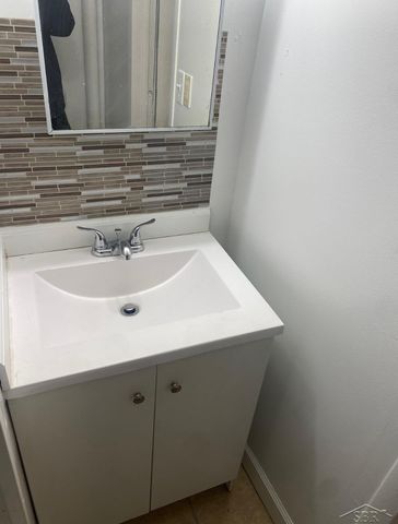 800 Mackinaw Street, Saginaw, MI 48602