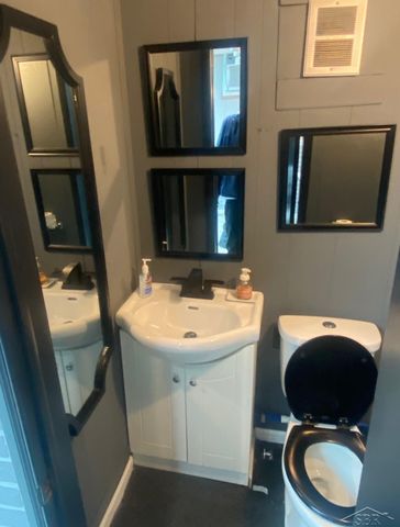 800 Mackinaw Street, Saginaw, MI 48602