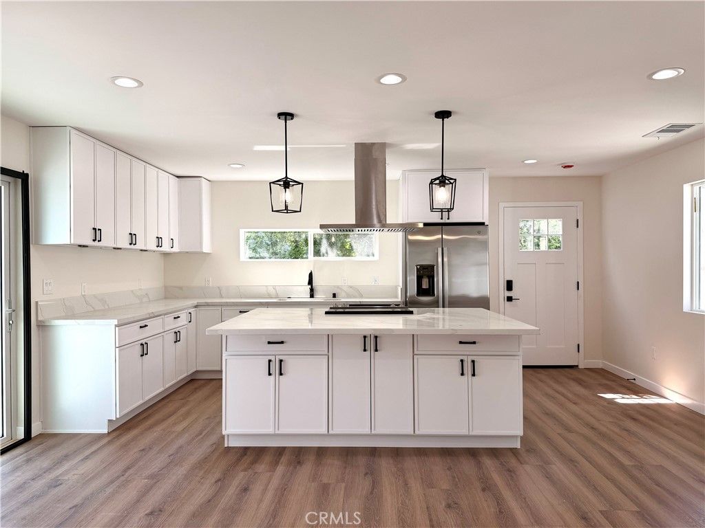18756 Cohasset Street, Reseda, CA 91335