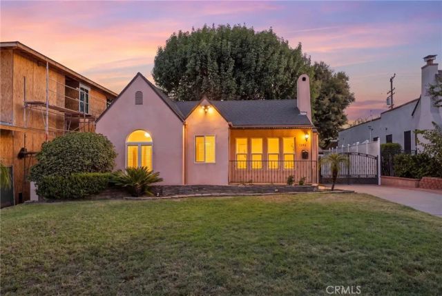 1353 Thompson Avenue, Glendale, CA 91201