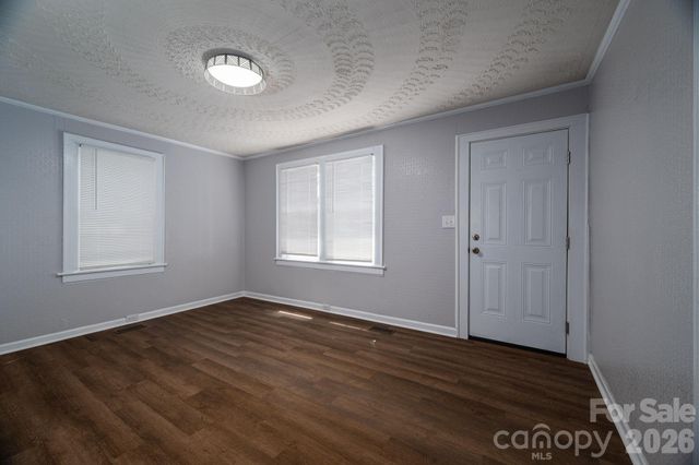 214 23rd Street NW, Hickory, NC 28601