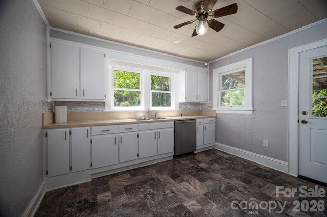 214 23rd Street NW, Hickory, NC 28601