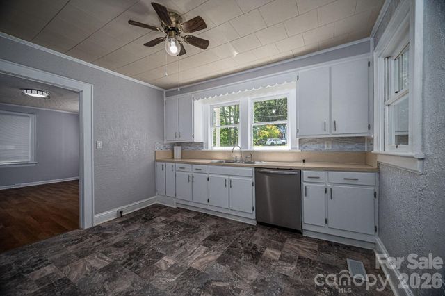 214 23rd Street NW, Hickory, NC 28601
