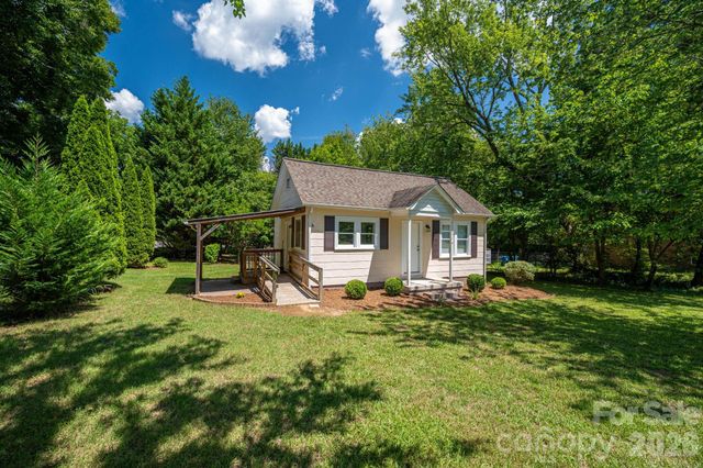 214 23rd Street NW, Hickory, NC 28601