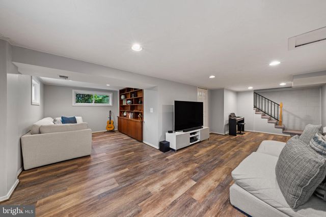 9809 BACON CT, Fairfax, VA 22032