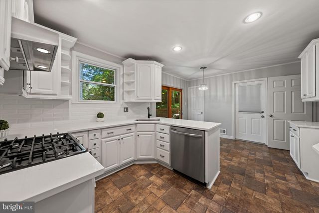 9809 BACON CT, Fairfax, VA 22032