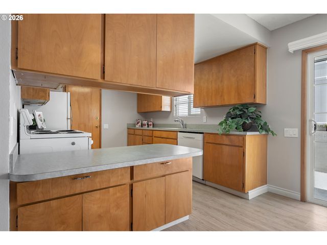 16375 Sw ROYALTY Pkwy, King City, OR 97224