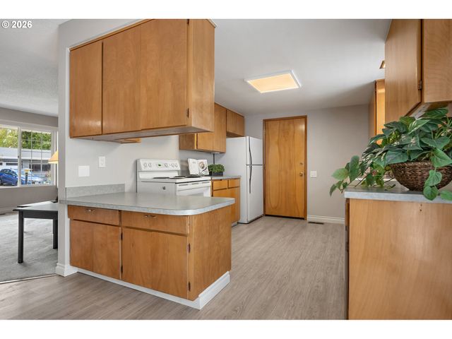 16375 Sw ROYALTY Pkwy, King City, OR 97224