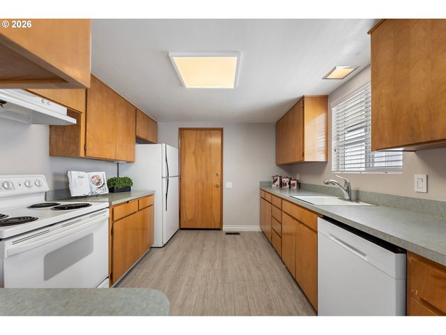 16375 Sw ROYALTY Pkwy, King City, OR 97224