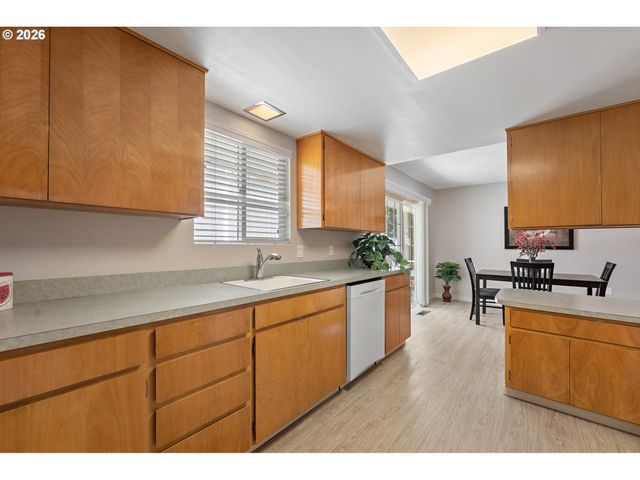 16375 Sw ROYALTY Pkwy, King City, OR 97224