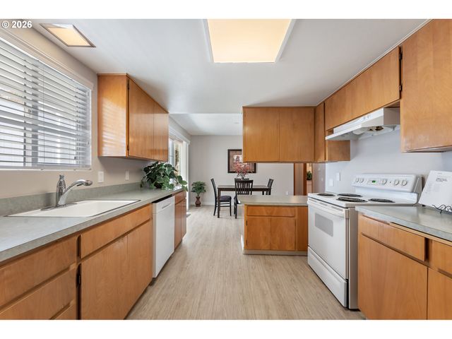 16375 Sw ROYALTY Pkwy, King City, OR 97224