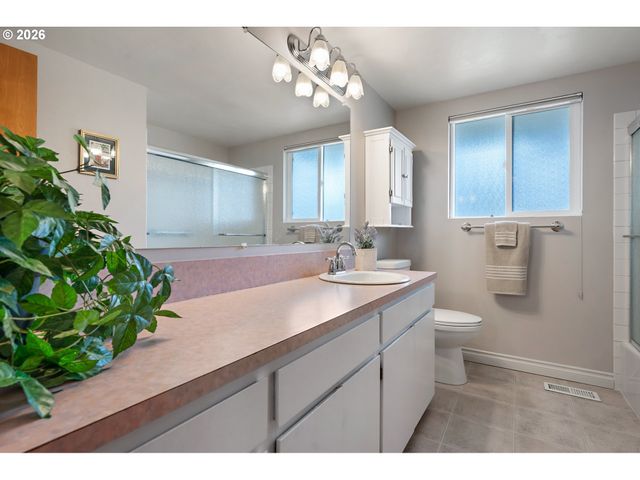 16375 Sw ROYALTY Pkwy, King City, OR 97224