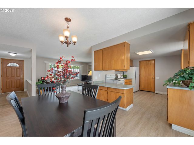 16375 Sw ROYALTY Pkwy, King City, OR 97224