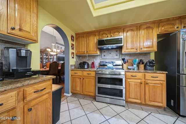 554 SHADOW WILLOW Drive, El Paso, TX 79922