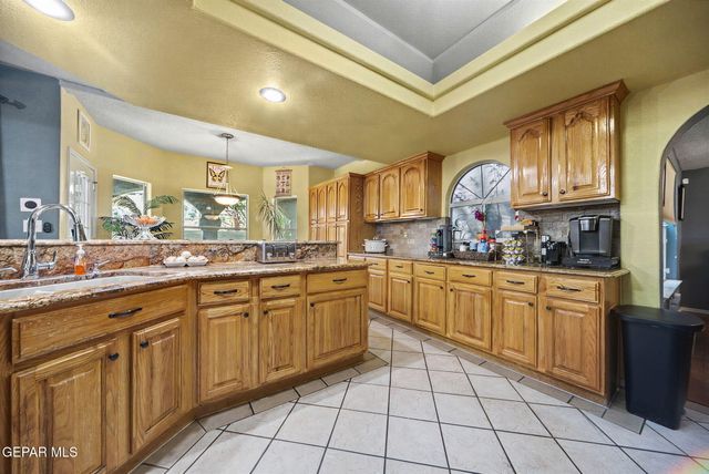 554 SHADOW WILLOW Drive, El Paso, TX 79922