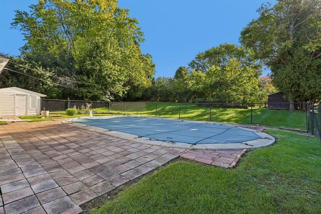 3250 Bermuda BOULEVARD, Brookfield, WI 53045