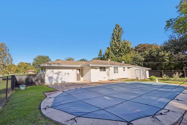 3250 Bermuda BOULEVARD, Brookfield, WI 53045