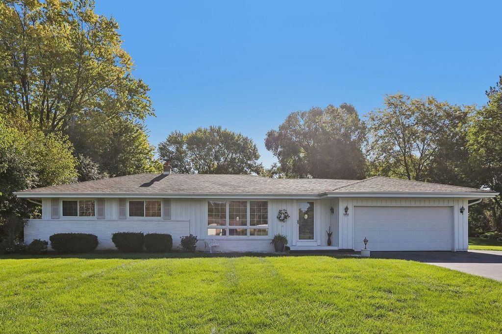 3250 Bermuda BOULEVARD, Brookfield, WI 53045