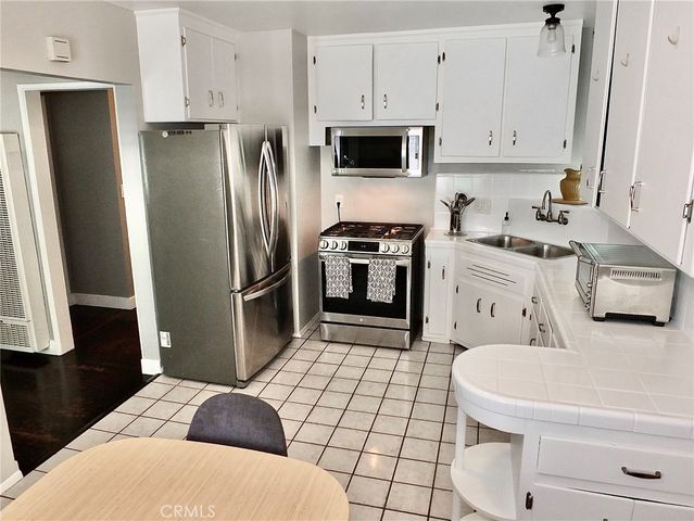 25050 Eshelman Ave, Lomita, CA 90717