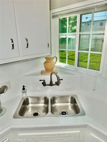 25050 Eshelman Ave, Lomita, CA 90717