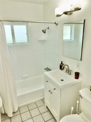 25050 Eshelman Ave, Lomita, CA 90717