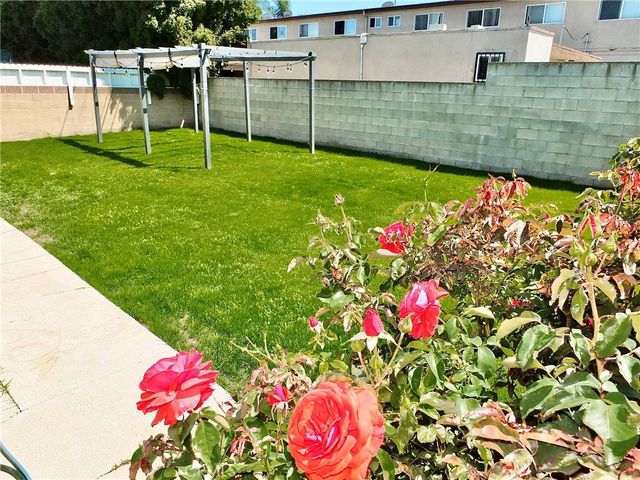 25050 Eshelman Ave, Lomita, CA 90717