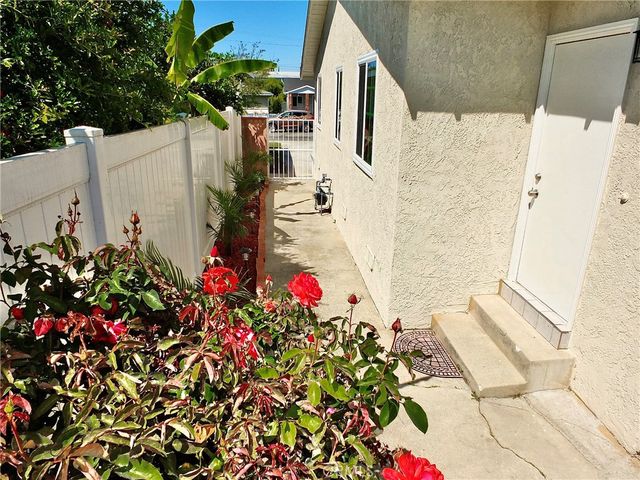 25050 Eshelman Ave, Lomita, CA 90717