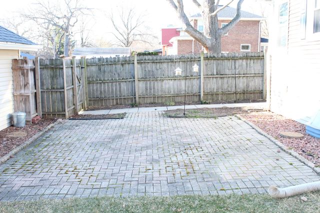 1503 Hickory Street, Waukegan, IL 60085