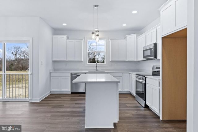 300 STEEPLE VIEW DR, Hanover, PA 17331