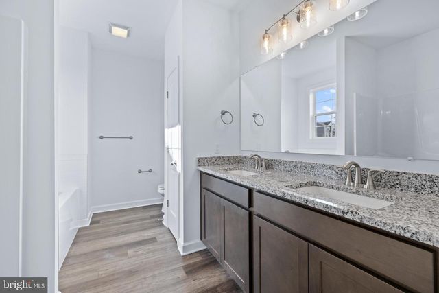 300 STEEPLE VIEW DR, Hanover, PA 17331
