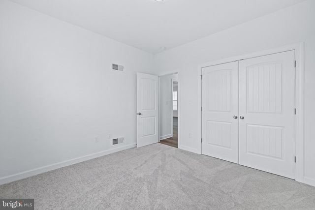 300 STEEPLE VIEW DR, Hanover, PA 17331
