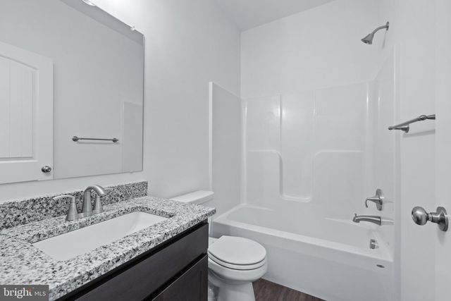 300 STEEPLE VIEW DR, Hanover, PA 17331