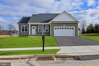 300 STEEPLE VIEW DR, Hanover, PA 17331