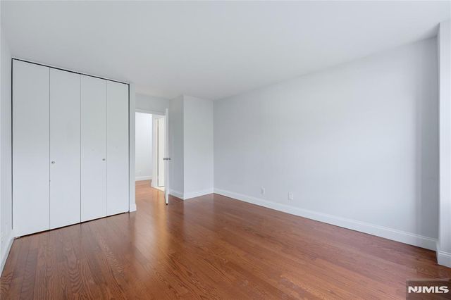 200 Grand Cove Way 4J, Edgewater, NJ 07020